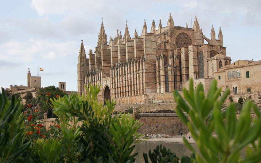 Mallorca Cathedral with The Little Voyager