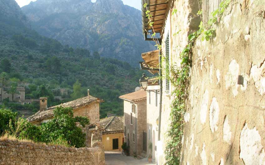 Mallorca Villages with The Little Voyager