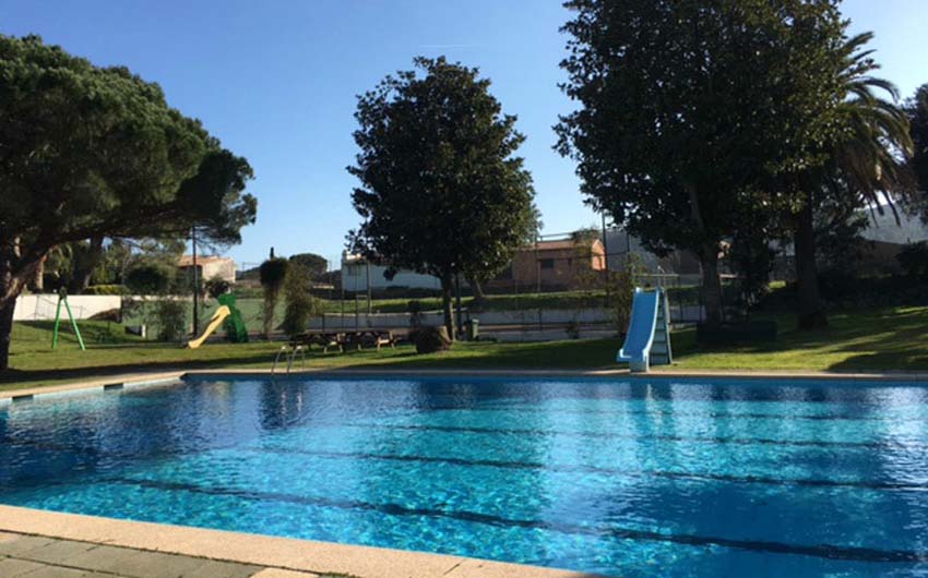 Costa Brava Garden Pool with The Little Voyager