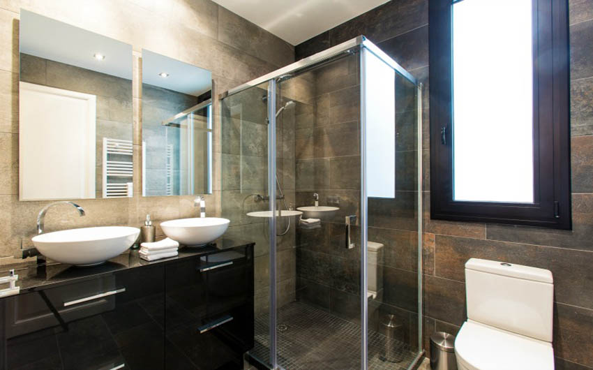 The Barcelona Apartment Bathroom with The Little Voyager