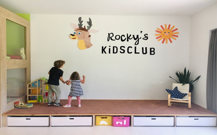 Holidays with kids' entertainment / Kids Clubs