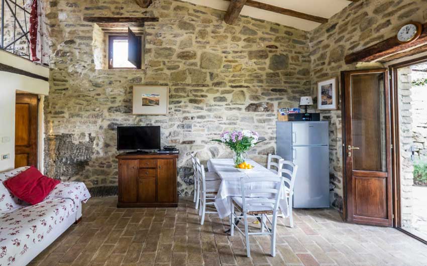 The Umbrian Country Cottages Dining Area with The Little Voyager