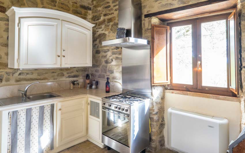 The Umbrian Country Cottages Kitchen with The Little Voyager