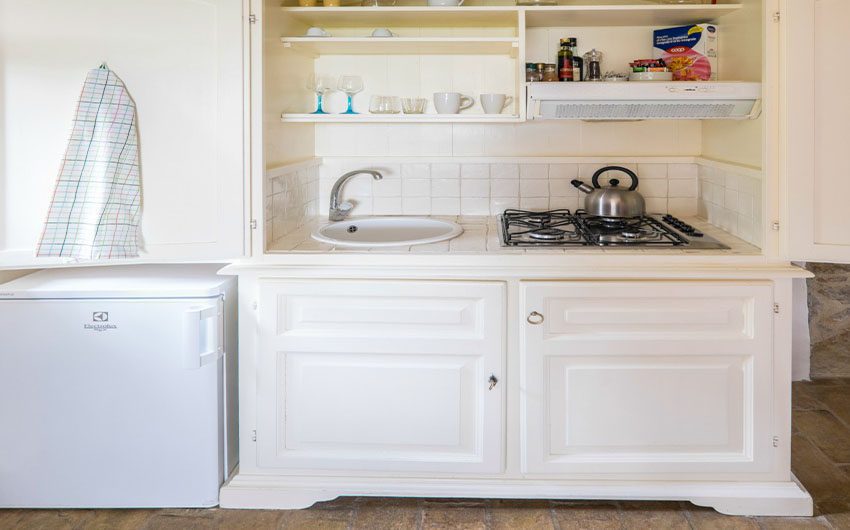 The Umbrian Country Cottages Stalla Kitchen with The Little Voyager