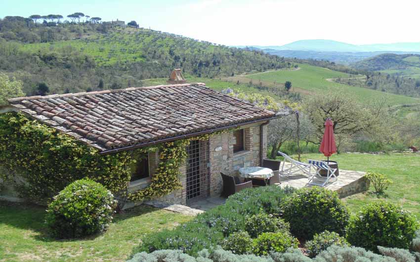 The Umbrian Country Cottages Stalla Cottage with The Little Voyager