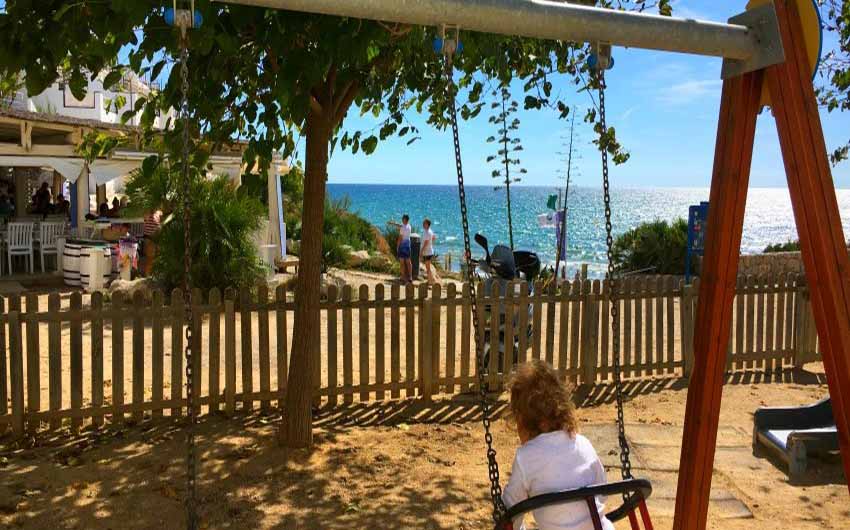 La Calata Swings with The Little Voyager