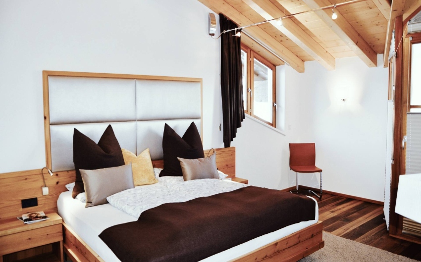 Alpine Apartments Penthouse Bedroom