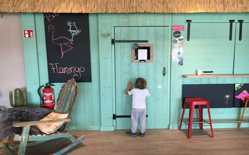 Beach Motel Heiligenhafen Flamingo Bar with The Little Voyager