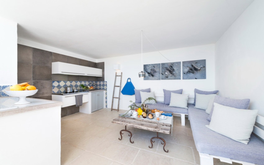 Apulian Design Apartments Living Room with The Little Voyager