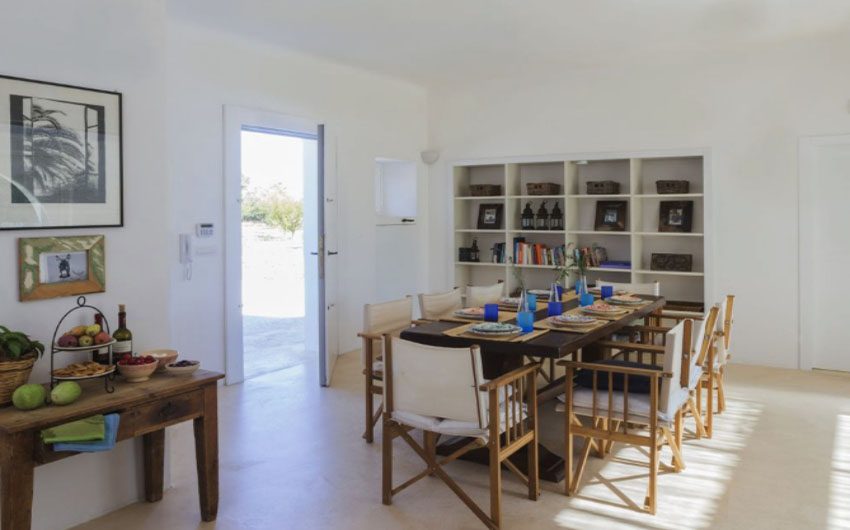 Apulian Twin Apartments Dining Room with The Little Voyager