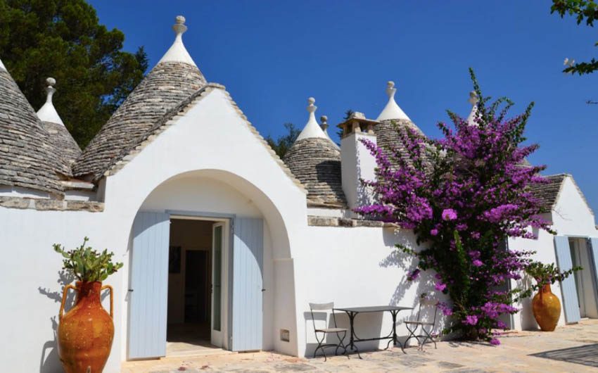 Apulian Twin Apartments Facade with The Little Voyager