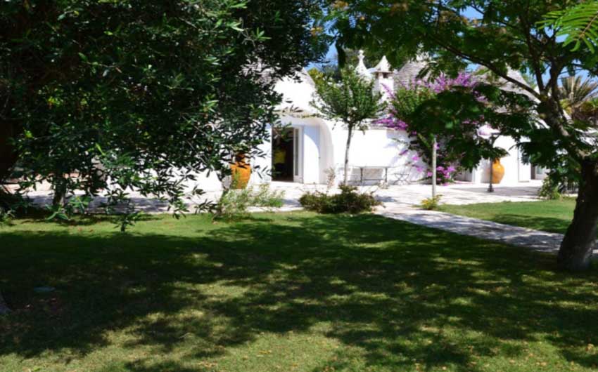 Apulian Twin Apartments Garden with The Little Voyager