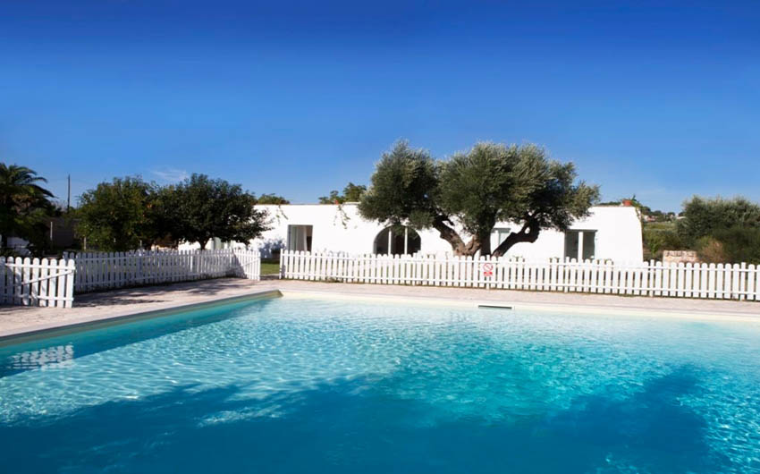 Apulian Twin Apartments Dining Table with The Little Voyager