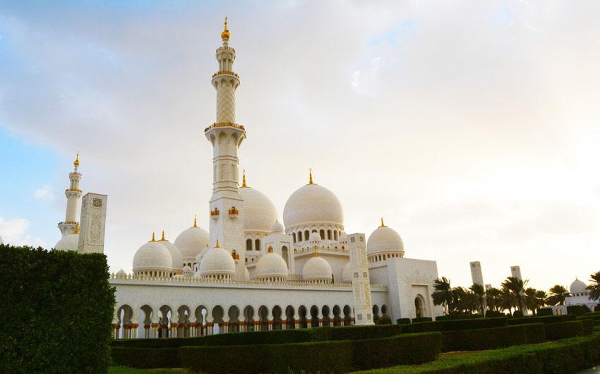 The Mosque in Abu Dhabi with The Little Voyager