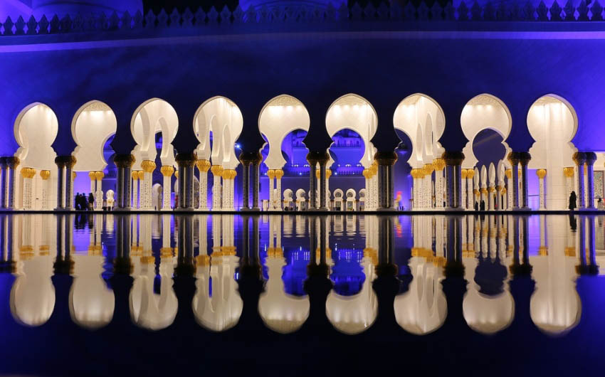 The Sheikh Zayed Mosque in Abu Dhabi with The Little Voyager