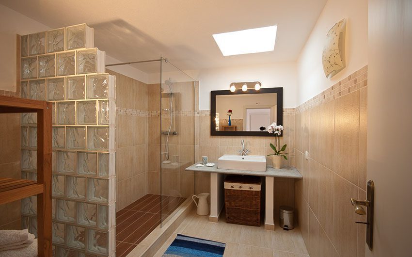 Algarvian Nature Escape Villa Bathroom with The Little Voyager