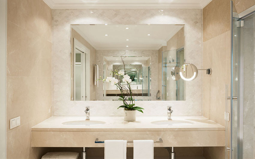 Marbella Club Deluxe Bathroom with The Little Voyager