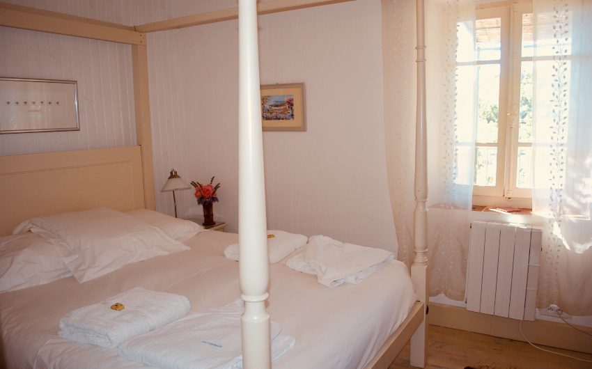 Cottage 2 French Hamlet bedroom