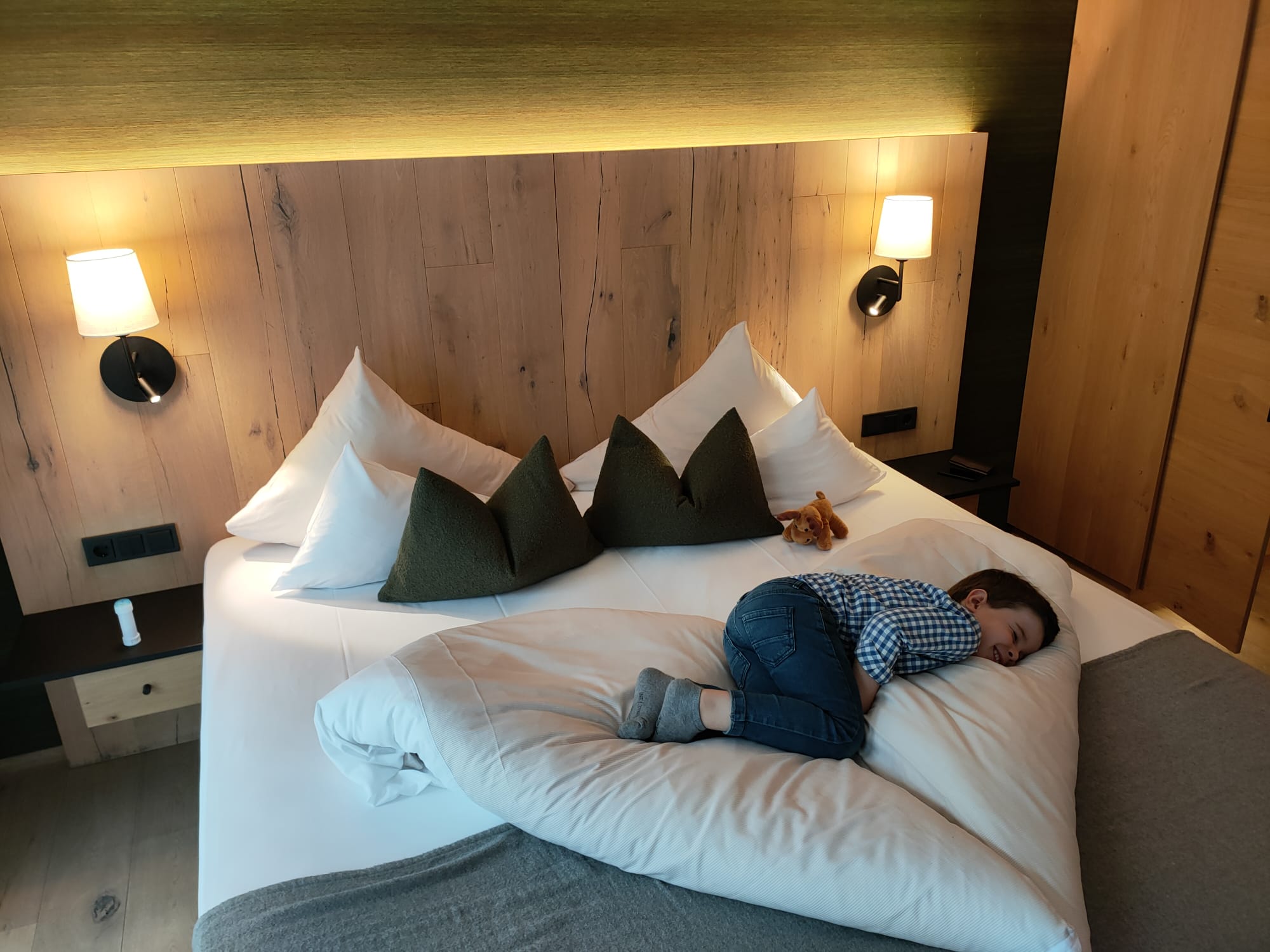 Child in bed at hotel Forsthofgut