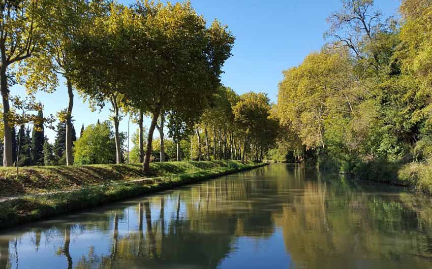 French Hamlet and Carcassonne's River with The Little Voyager