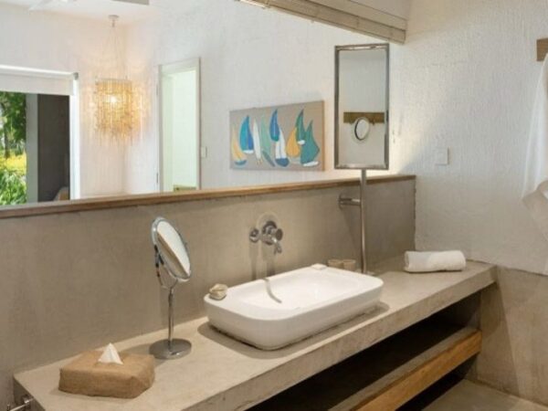 Zilwa Attitude and the Family Deluxe Bathroom with The Little Voyager