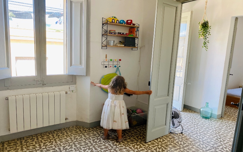 Girl looking at toys t the Costa Brava Beach Apartment