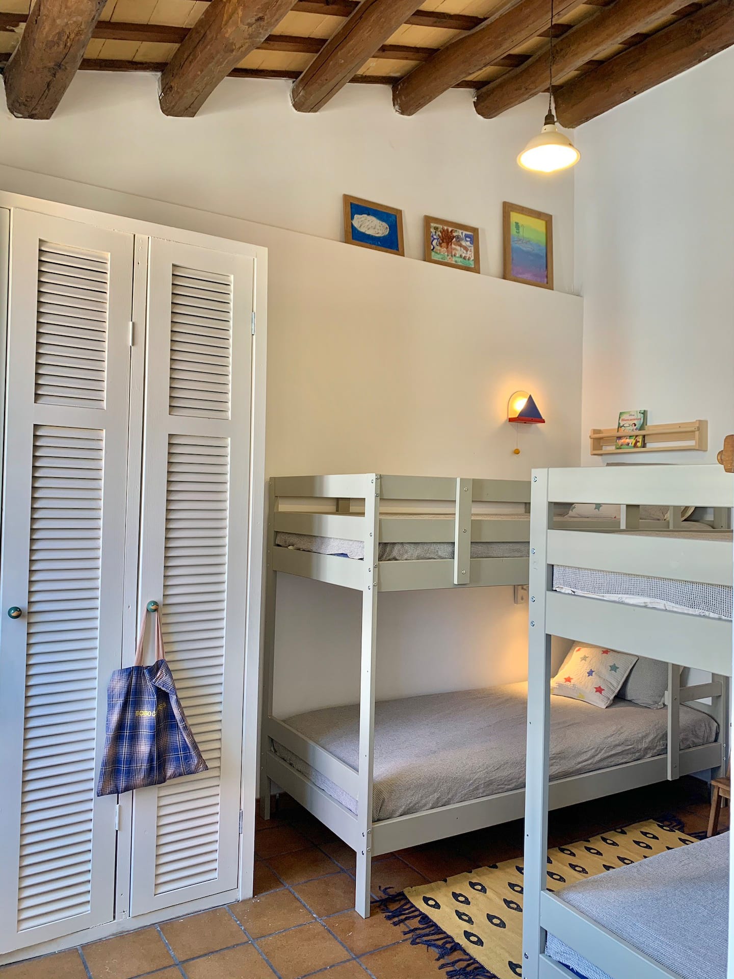 Children's room with bunkbeds at the Costa Brava Design Loft