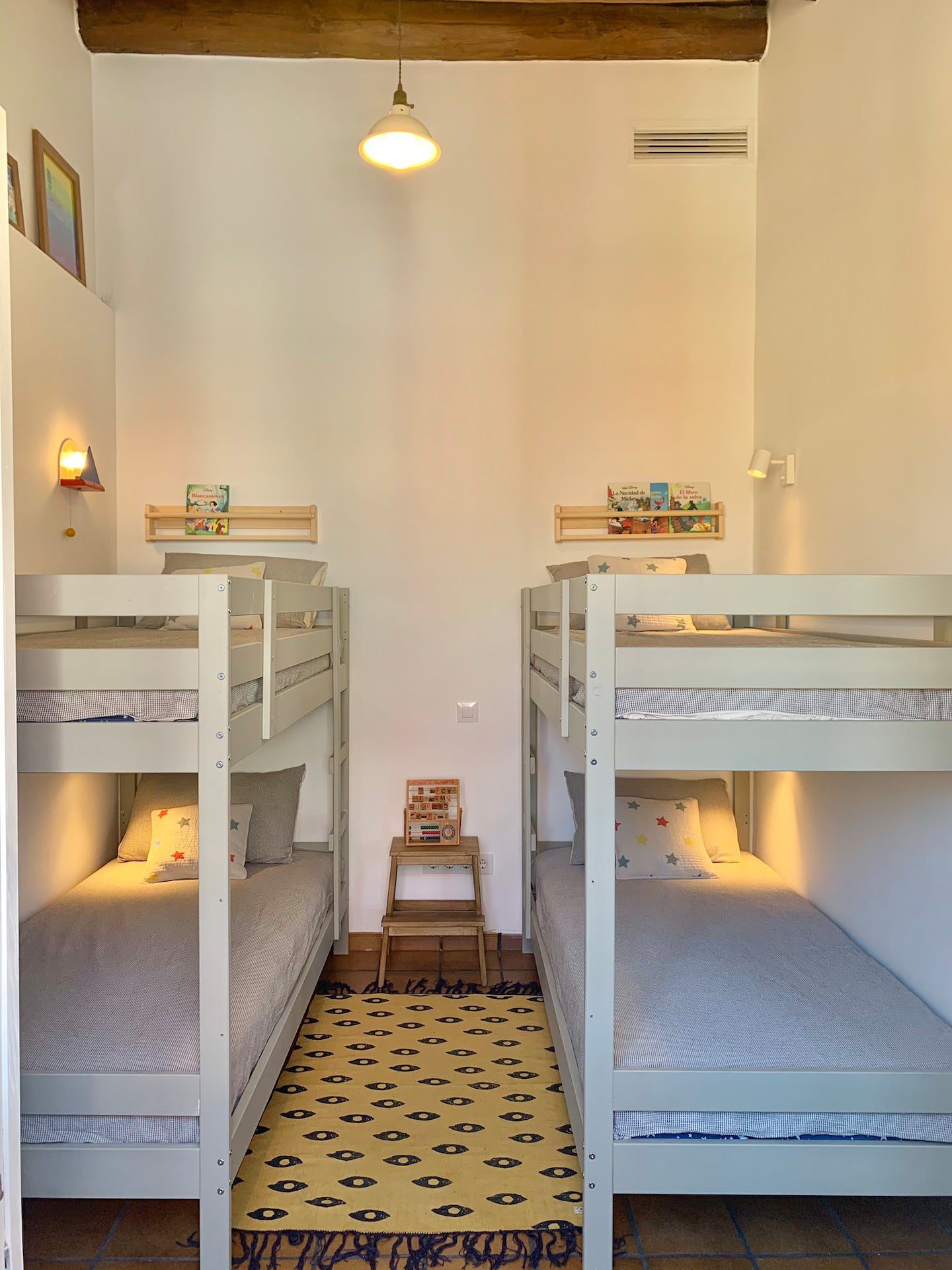 Children's room with bunkbeds at the Costa Brava Design Loft