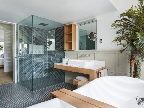 LUX* Grand Gaube Junior Suite bathroom