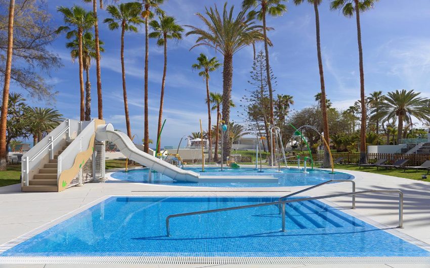 Splash pool at Paradisus by Meliá Gran Canaria