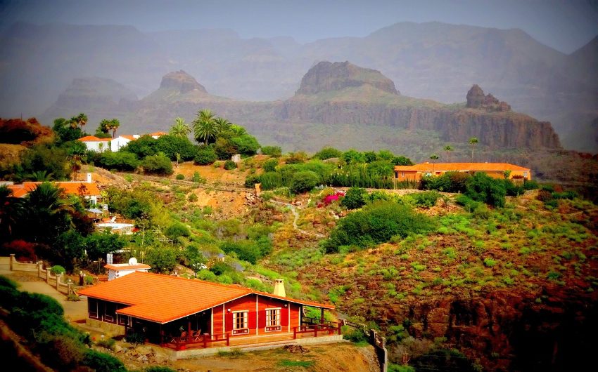 Landscape with houses and green hills in Gran Canaria