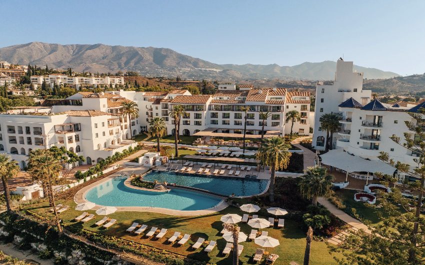 Panoramic Views of the Andalusian Hideaway