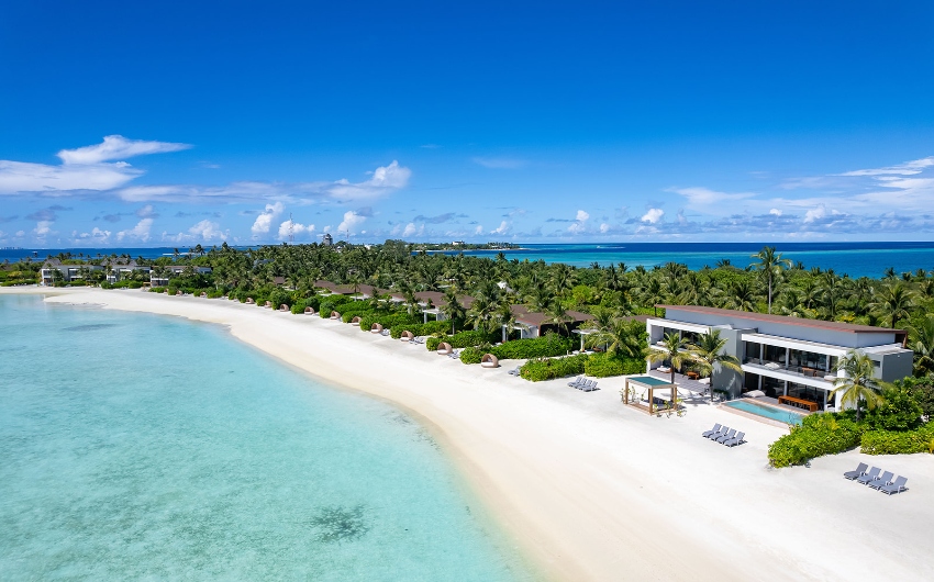Kuda Villingili Resort beach and sea