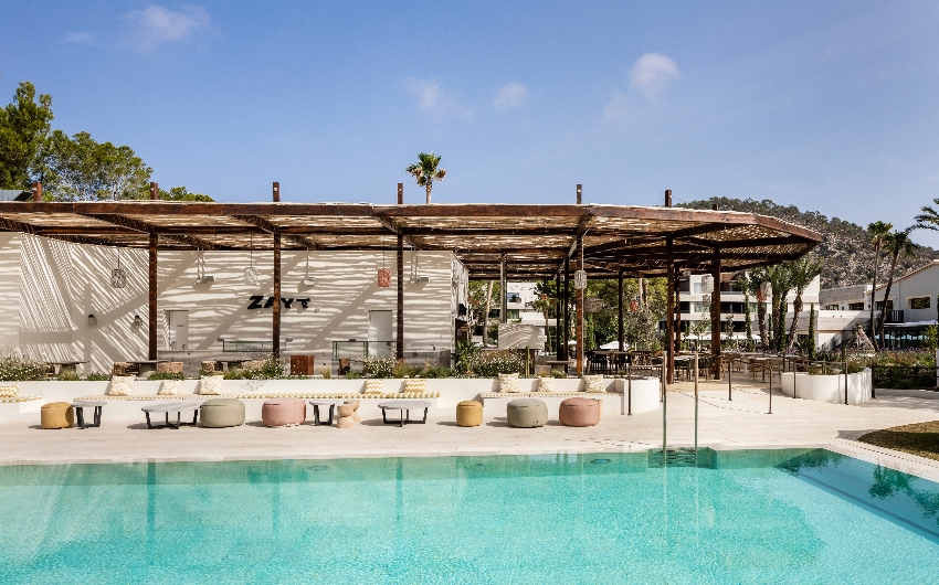 Outdoor pool at Kimpton Mallorca Aysla