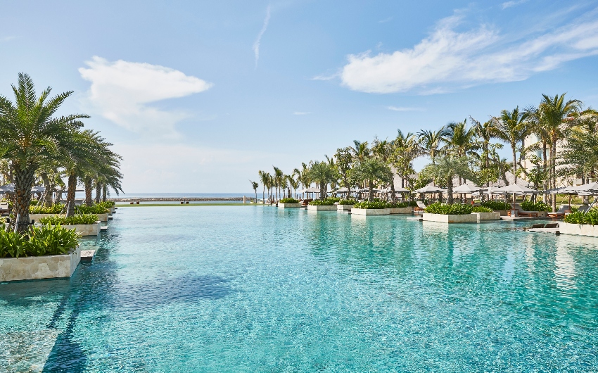 Infity pool at the Apurva Kempinski Resort Bali
