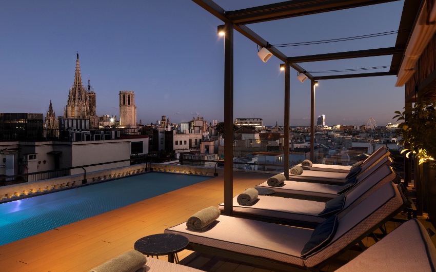 Pool rooftop area at Kimpton Vividora Barcelona