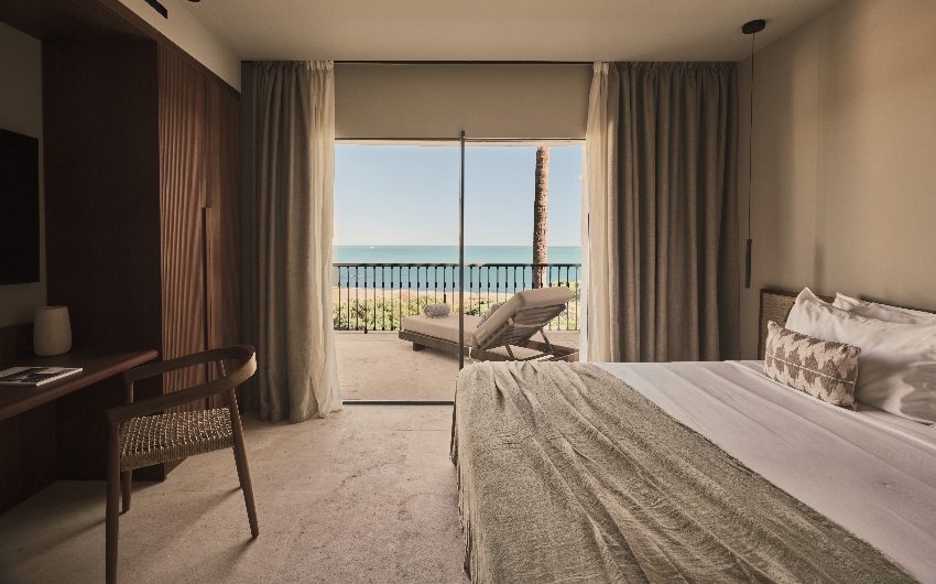 Suite with sea views at OKU Andalusia